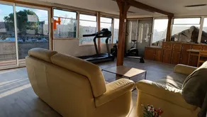 Maison conviviale et familiale avec internet haut débit, terrasse et jardin | Vue jardin | Parfaite pour le travail à distance - Image 4