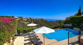 Villa con terraza, barbacoa y piscina privada | Vistas al campo de golf - Image 2