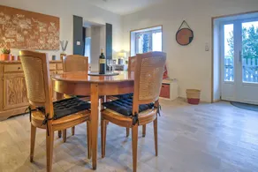 Flat with garden & terrace - Image 4