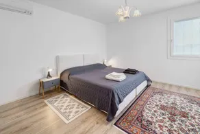 Private room with jacuzzi & garden | Garden view - Image 2