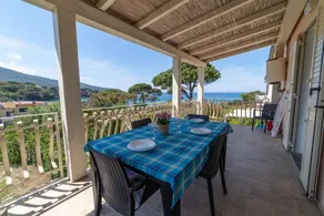 Apartment with terrace - Image 2