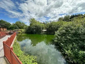 Lodge with garden | Lake view - Image 2