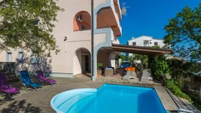 Nice flat with terrace, garden & pool - Image 5