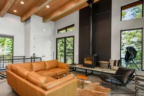 Stunning Designer Rental with Breathtaking Views for a Memorable Escape in Nature by Lake Pend Orielle in Idaho - Image 2