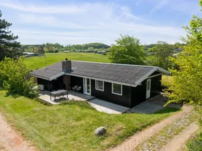 Family-friendly house with BBQ, garden & terrace | Sea view - Image 2