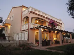 Holiday apartment with BBQ & terrace | Close to the beach | Pet-friendly - Image 3