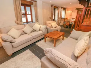 Family-friendly wonderful cottage with garden - Image 3