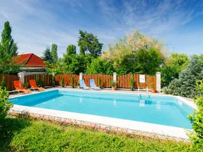 Holiday apartment with pool, terrace & garden - Image 2