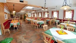 Children-friendly holiday apartment with BBQ, pool & garden - Image 4