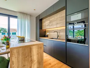 Apartment with private pool & garden - Image 5