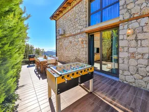 Fully equipped holiday home with hot tub, garden & BBQ | Nature view - Image 3