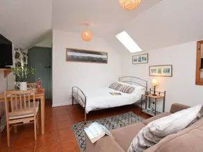 Cottage with garden & jacuzzi - Image 4