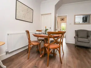 Family-friendly cottage with garden - Image 4