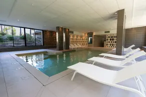 Apartment with terrace & pool - Image 3