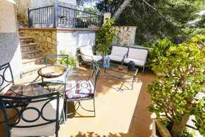 Maison avec barbecue, terrasse et jacuzzi - Image 3
