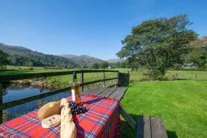 Family-oriented cottage with garden - Image 3
