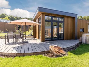 Child-friendly chalet with terrace & hot tub - Image 4