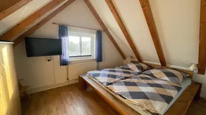Holiday home with BBQ, garden & terrace - Image 5