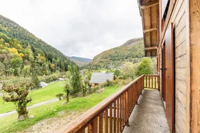 Chalet 'Le Revers' with Mountain View, Private Terrace and Garden - Image 2