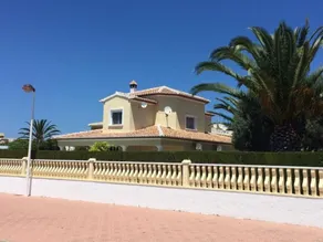 Holiday home with garden, BBQ & terrace | Mountain view - Image 2