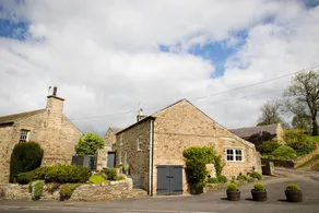 Children-friendly cottage with garden - Image 2