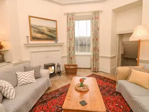 Cottage with garden & pool - Image 3