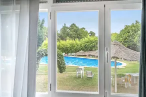 Spaziosa casa con giardino e piscina | Vista sul giardino - Image 4