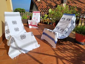 Appartement de vacances convivial et familial avec terrasse et piscine | Vue piscine - Image 3