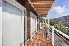 Mobil-home avec jardin, terrasse et piscine | Vue jardin - Image 5