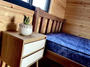 Lakefront Pod with Hot-Tub in England - Image 4