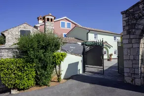House with terrace, barbeque & garden - Image 2