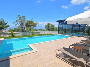 Holiday home with terrace, barbeque & hot tub | Mountain view - Image 4