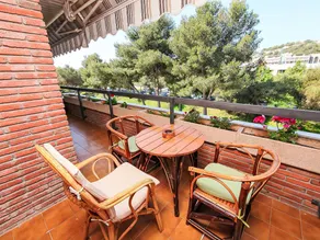 Holiday apartment with terrace, garden & pool - Image 2