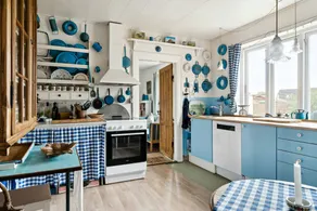 Family-oriented beautiful holiday home with BBQ, terrace & garden | Water view - Image 4