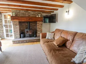 Cottage with garden - Image 2