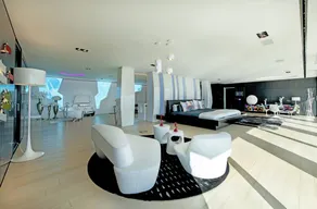 Children-friendly villa with terrace, private pool & barbeque | Suitable for remote work - Image 3