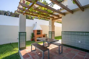 Ferienhaus mit Terrasse, Grill und privatem Pool | Bergblick - Image 2