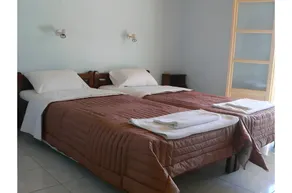 Private room with barbecue, garden & pool | Beach view - Image 3