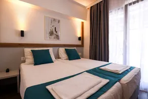 Apartment with terrace - Image 3