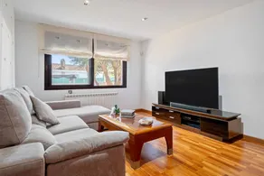 Family-friendly house with barbecue, terrace & pool | Garden view | Perfect for remote work | Pets allowed - Image 4