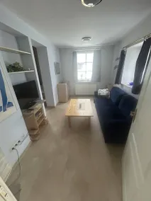 Apartment with terrace & garden - Image 4