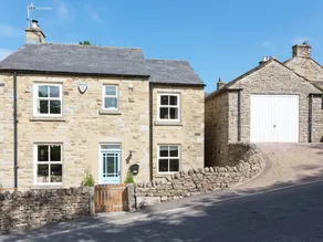 Family-friendly cottage with barbeque, jacuzzi & garden | Dogs allowed - Image 2