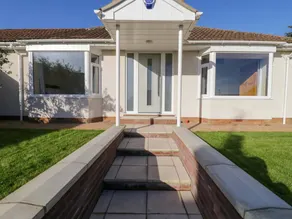 Cottage with garden - Image 3