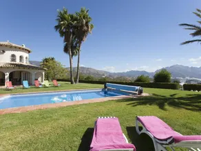 Villa with barbeque, private pool & garden - Image 4