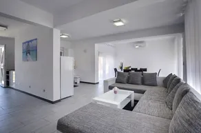 Fully equipped charming house with barbecue, pool & terrace - Image 4