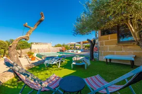 Villa with terrace, garden & private pool - Image 5