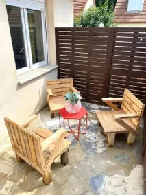 Holiday home with terrace - Image 2