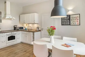 Apartment '4 Putlitz' with Private Terrace, Shared Garden and Wi-Fi - Image 4