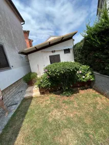 Lovely apartment with terrace, barbeque & garden - Image 5