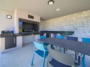 House with jacuzzi, sauna & private pool - Image 5